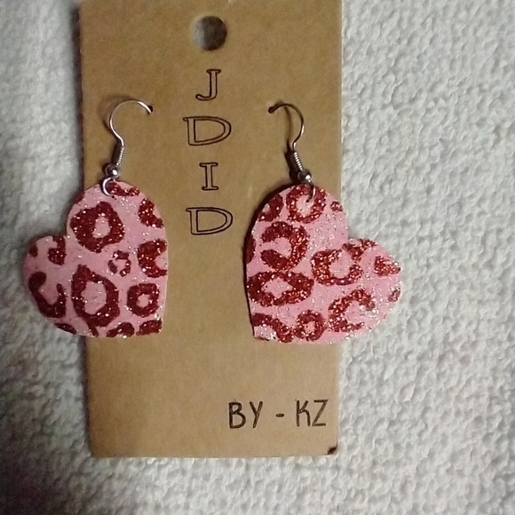 Pink leopard print heart wire earrings jdid by kz - Picture 1 of 2